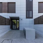 Akomodat En Precioso Y Moderno Con Jardin Y Parking