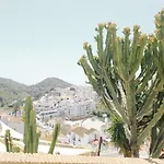 Las Pizarrillas: tu hogar en este blanco pueblo