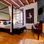 Les Monges Palace Boutique