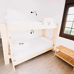 Latas Surf House