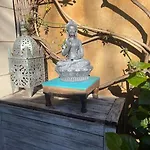 Tranquila Casa Con Jardin