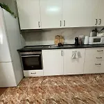 Piso Grande Amplio para grandes grupos 4 Dormitorios 2 baños, 4AC y WIFI