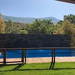Spacious Apartment In Majaelrayo With Shared Pool