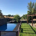 Spacious Apartment In Majaelrayo With Shared Pool