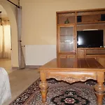 Private/Separate Floor Apartment In A Villa Near Beach