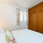Home2Book Cozy Apt With Communal Pool, El Poris