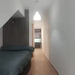 Estudio Bajo La Escalera