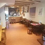 Hostal Forest