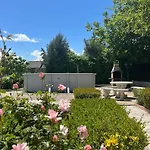 Casa Con Jardin En Escalona