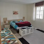 Preciosa Casa De 4 Habitaciones En Pleno Corazón Del Camino De Santiago!