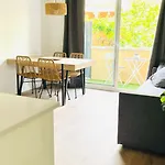 Centro Con Terraza Ngro By Prestigi