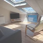 Vila Marina. Casa Marinera Con Terraza Sobre El Mar En Caion