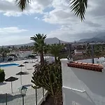 Apartamento con grande terraza y con 4 piscinas