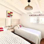 Oasis Beach Holiday Home With Jacuzzi