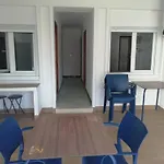 Casa De Tres Habitaciones Con Parking Bajo La Casa