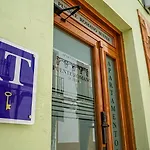 Apartamentos Puente Romano Suites