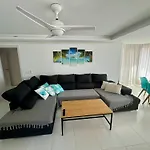 Apartamentos Coastal Haven