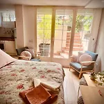 Loft De Estilo Industrial Con Jardin Y Garaje Privados