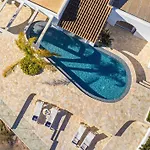 Vertigo- Managed By Almarina