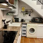 Masía de San Juan, casa rural renovada y con terraza privada en castillo con piscina