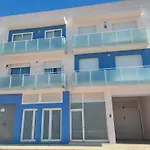 Nina\'S Blue Pool & Beach
