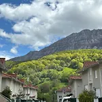 Casa Rugama Chalet Con Piscina De Temporada En El Corazon De Cantabria