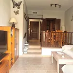 Bajo Con Una Terraza Espectacular Al Lado De La Playa Y Con Acceso Directo A La Piscina!