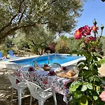 Tradicional Casa De Campo Andaluza Con Piscina Privada