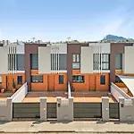 Horizon Blue I Private Pool Luxe I Free Parking I 3Br