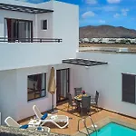 Casa Maria Duplex With Sea & Mountain Views, 15 Minutes Walk From The Marina Rubicon