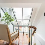 Helloasturias Oviedo, Un Espacio Luminoso Y Moderno En El Corazon De La Ciudad