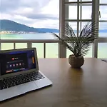 Muros Sobre El Mar