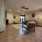 Paraiso De La Luz 7 Bedrooms, Swimming Pool & 4 Bathrooms