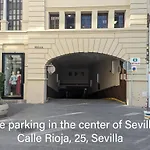 Parking En Sevilla Centro Y Piscina En Verano