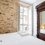 Al Lado De La Catedral Y La Plaza Abastos