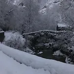 La Casina De Tielve De Cabrales Dentro Del Parque Nacional Picos De Europa