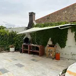 Estupenda Villa En Las Afueras