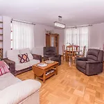 Nahia Ezcaray - Apartamento Familiar Para 6 Personas Con Piscina Y Parking En Ezcaray