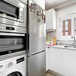 Cozy Room In Stylish Flat Just Steps From The Beach