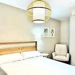 Canton Pequeno Dwelling