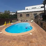 Villa Oasis Entre Vinedos Cerca De Barcelona Con A A Y Piscina Climatizada