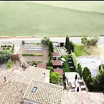 Apartamentos Vino Tinto Y Restaurante Tomate Rosa