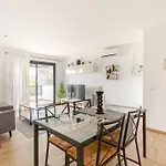 Apartamento en complejo residencial con piscina
