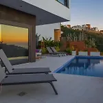 Luxury Seaview Villa Jensen - Tcm