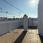 Apartamento nuevo y céntrico con Aire Acondicionado y Wifi -Solo familias o parejas-