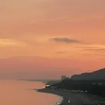 Apartamento Con Terraza, Vistas Playa Y Montana