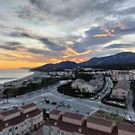 Apartamento Con Terraza, Vistas Playa Y Montana