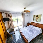 Sunrise Den, A Pie De Playa, Vista Al Mar Y Piscina