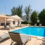 Villa Lola
