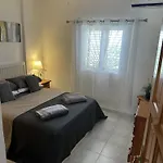 2-Bed Apartment 10 Min Drive To The Beach!